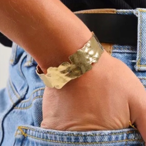 New Gold Hammered Bangle Bracelet - Picture 2 of 7